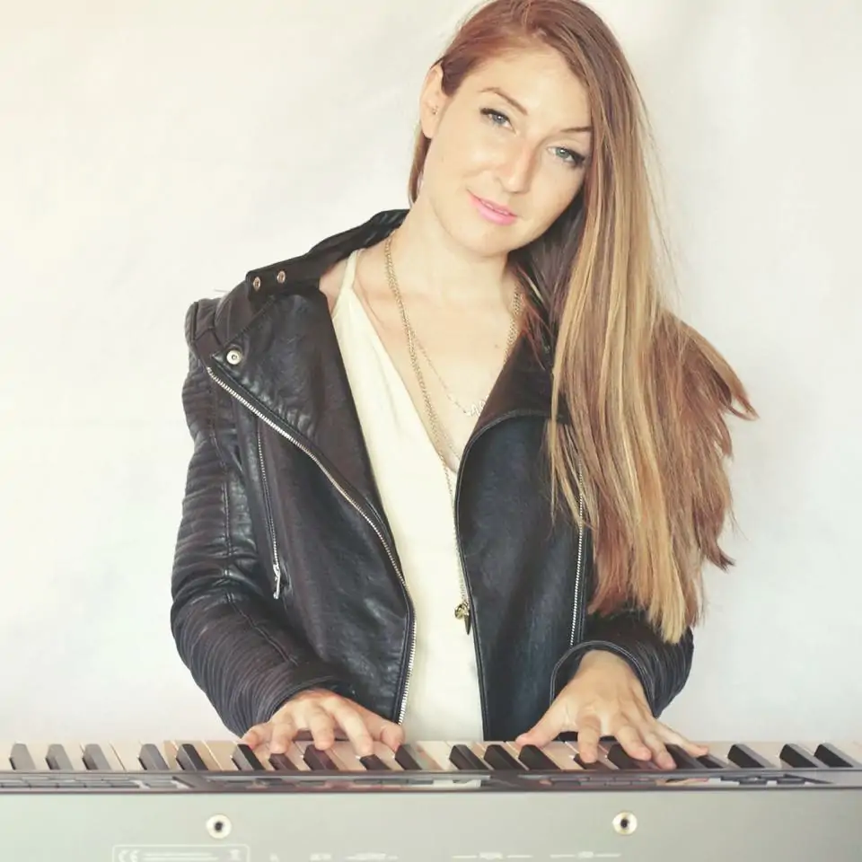 ANDREA DESMOND Dexibell